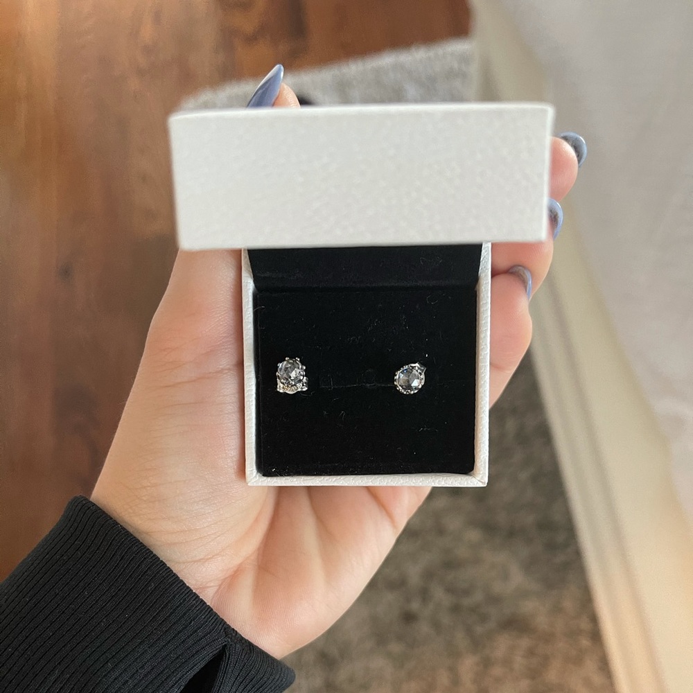 BRAND NEW never worn stud earring